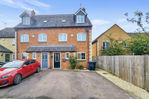 5 bedroom townhouse for sale, The Old Woodyard, Silverstone