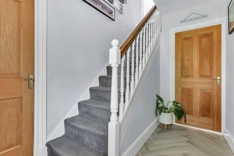 30 Batsford Close, Redditch, B98 7TF