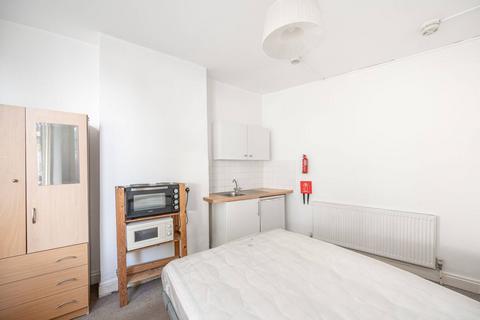 Studio to rent, Sumatra Road, West Hampstead, London, NW6