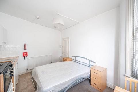 Studio to rent, Sumatra Road, West Hampstead, London, NW6