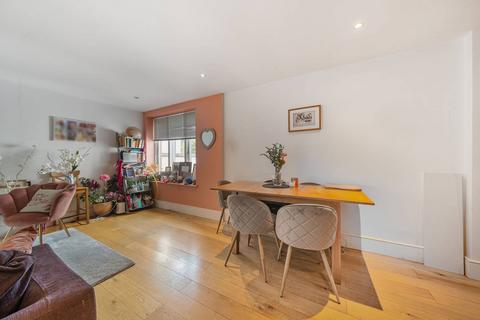 2 bedroom flat to rent, Caledonian Road, Caledonian Road, London, N7