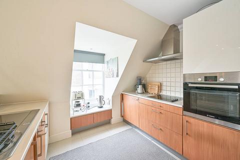 2 bedroom flat for sale, West Heath Avenue, Golders Green, London, NW11