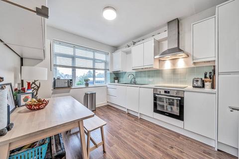 2 bedroom maisonette for sale, London Road, Norbury, London, SW16