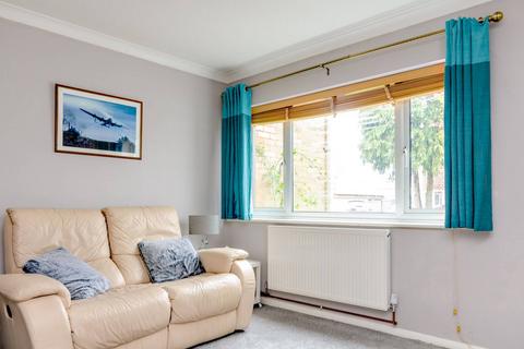 5, Henley Court Priors Croft, Woking, GU22 9HD