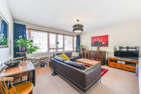 3 bedroom flat for sale, Shuttleworth Road, Battersea, London, SW11