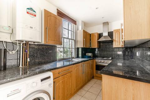 4 bedroom terraced house to rent, Langford Green, Denmark Hill, London, SE5