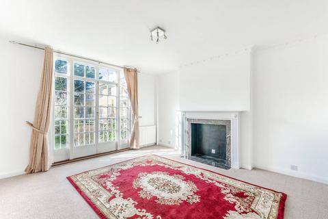 4 bedroom terraced house to rent, Langford Green, Denmark Hill, London, SE5