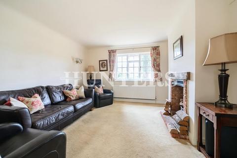 3 bedroom detached house for sale, Meadway, Romford