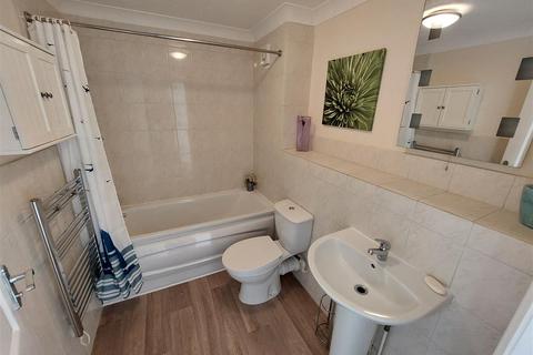 Flat 9, Harbour Point The Stade, Folkestone, CT19 6RB