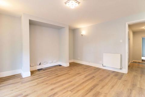 2 bedroom flat to rent, Queens Road GL50 2LT