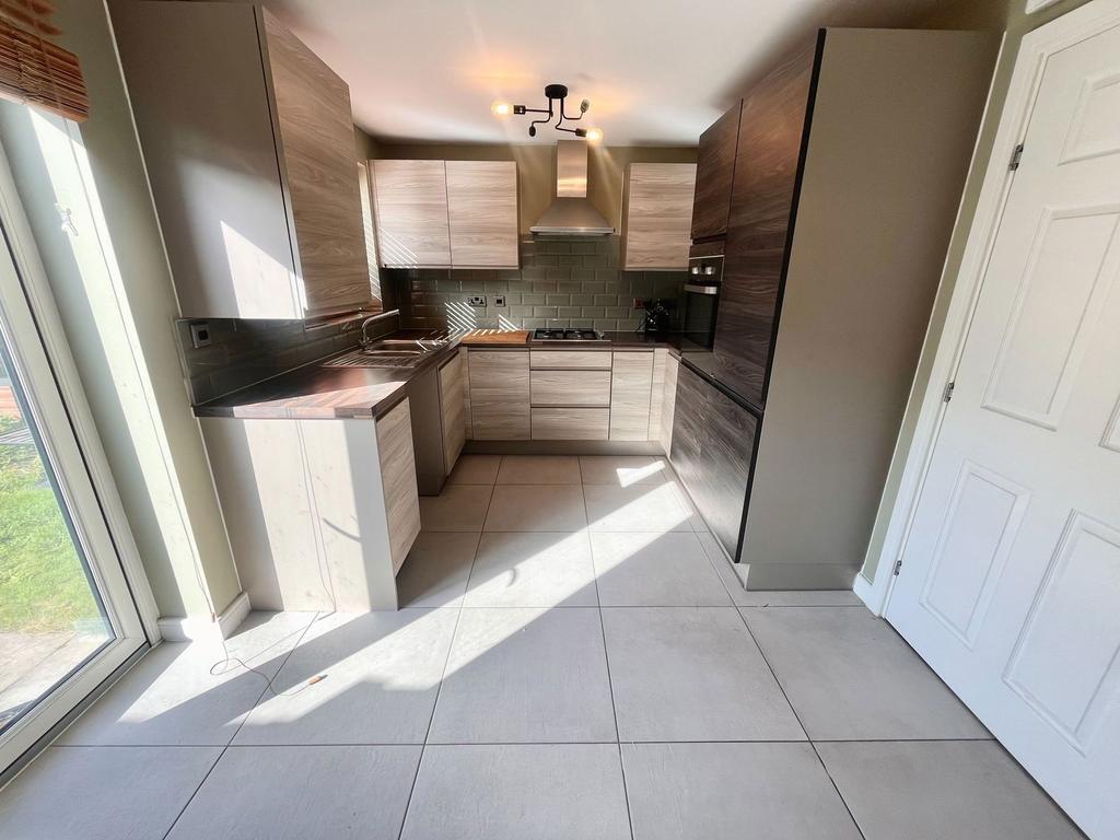 Mull Croft, Birmingham B36 3 bed semidetached house to rent £1,150