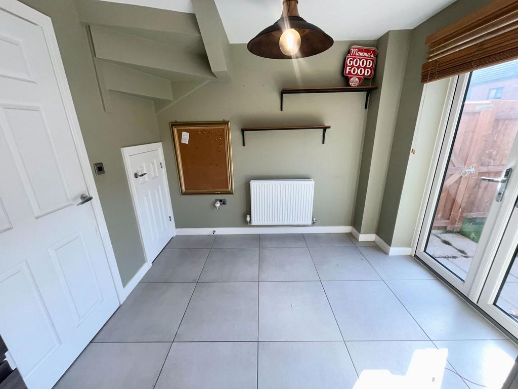 Mull Croft, Birmingham B36 3 bed semidetached house to rent £1,150