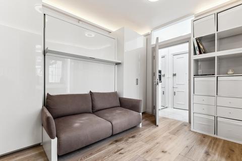 Studio to rent, Hyde Park Square, London