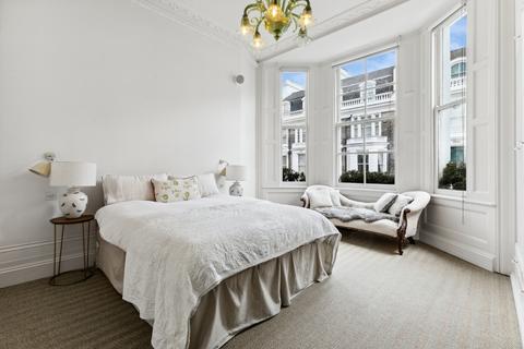 3 bedroom flat for sale, Stafford Terrace, London