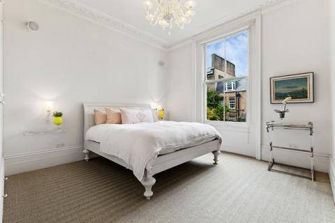 3 bedroom flat for sale, Stafford Terrace, London