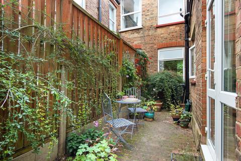 23 Kitchener Road, London, N2 8AS