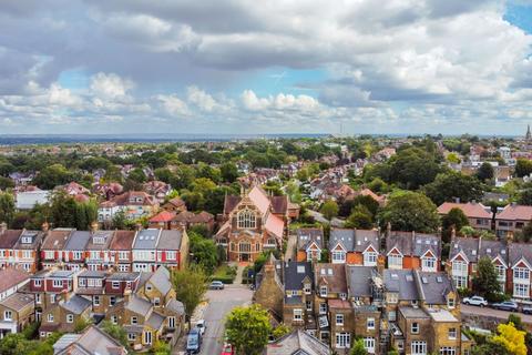 23 Kitchener Road, London, N2 8AS