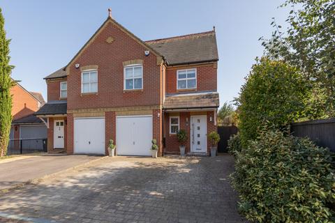 4 bedroom semi-detached house for sale, Fallow Fields, Loughton, Essex