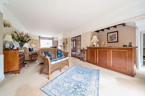 15 Fairlight Road, Hythe, CT21 4AD