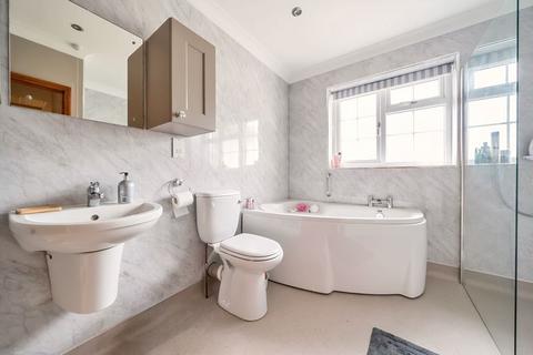 15 Fairlight Road, Hythe, CT21 4AD