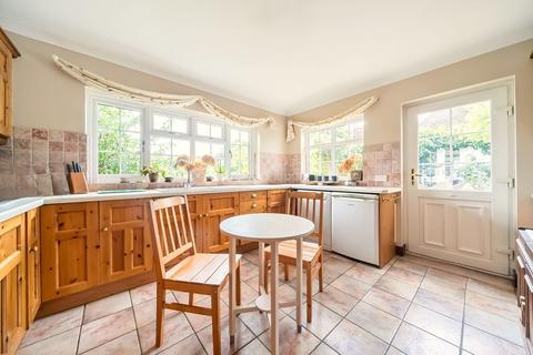 15 Fairlight Road, Hythe, CT21 4AD