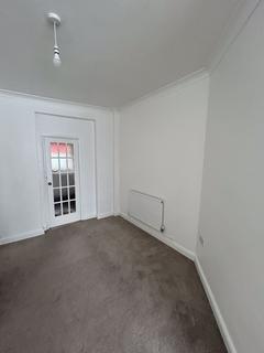 3 bedroom end of terrace house to rent, North Clive Street, Grangetown. Cardiff. cf11 6nr