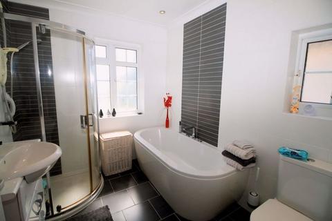 36 Farm Road, Edgware, HA8 9LT