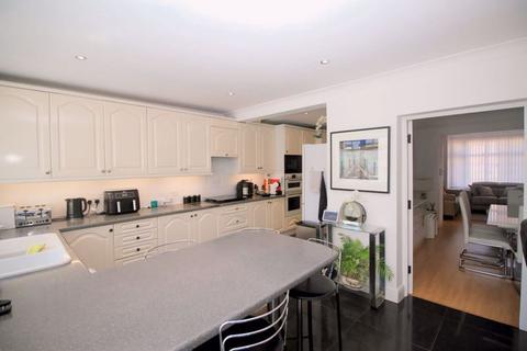36 Farm Road, Edgware, HA8 9LT
