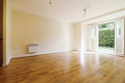 2 bedroom flat for sale, Hawkes Close, Langley