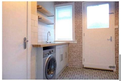 2 bedroom apartment to rent, Gatehouse Street, Sandyhills, Glasgow