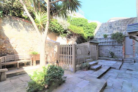 2 bedroom apartment to rent, Esplanade, Ventnor