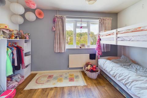 8 Aspen Drive, Quedgeley, Gloucester, GL2 4EN