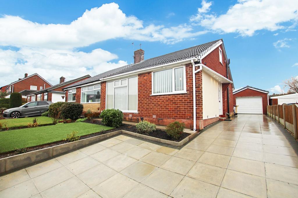 Bromley Cross Road, Bromley Cross, BL7 2 bed semidetached bungalow to