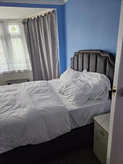 4 bedroom property to rent, Colindeep Lane, London NW9