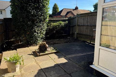 103 Ashurst Road, Tadworth, KT20 5EY