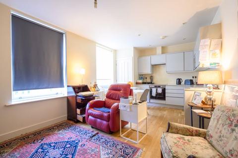 1 bedroom apartment for sale, New Zealand Avenue, Walton-On-Thames