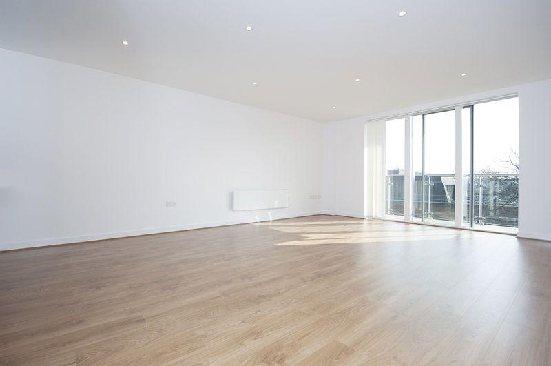 The Heart, WaltonOnThames 2 bed apartment for sale £375,000