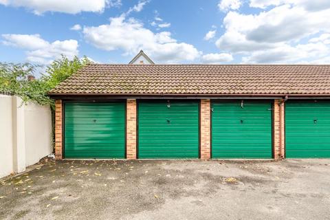 2 bedroom terraced house for sale, Briar Walk, West Byfleet