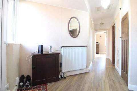 3 bedroom bungalow for sale, Welbury Avenue, Luton