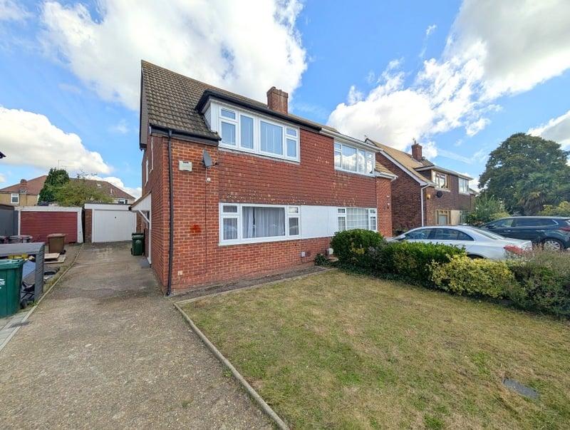 Denman Drive, Ashford, TW15 4 bed semidetached house to rent £2,600