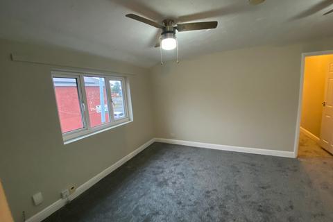 2 bedroom flat to rent, The Uplands, Smethwick