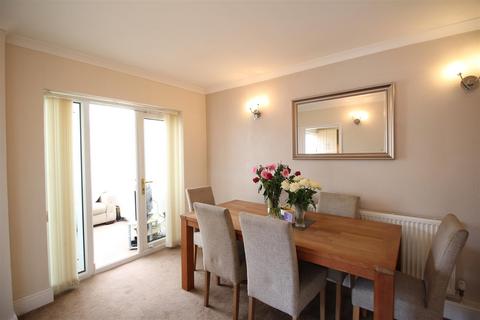 1 Cedar Drive, Wyke, Bradford, BD12 9HL