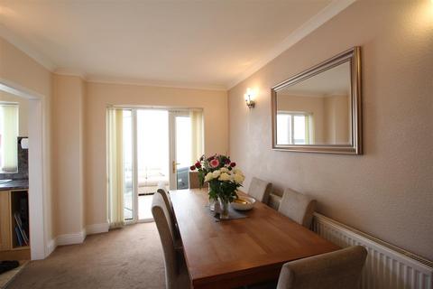 1 Cedar Drive, Wyke, Bradford, BD12 9HL