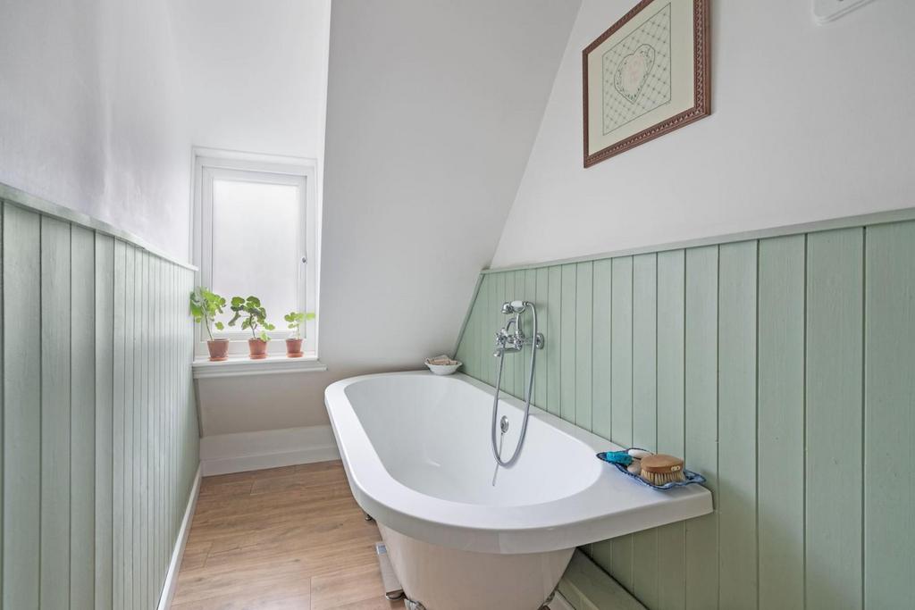 03-189d81036 - NS - Prop World - Flat 1, 19a Syd Rd