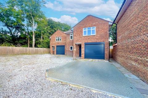 4 bedroom detached house for sale, Bernard Close, Dunstable