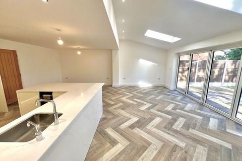 12c Bernard Close, Dunstable, LU5 4HL