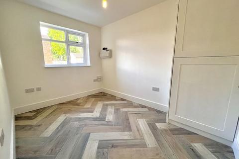 12c Bernard Close, Dunstable, LU5 4HL