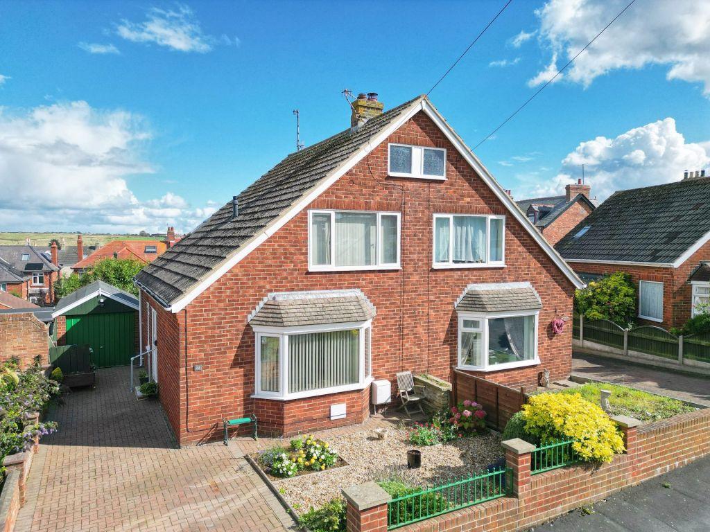 22 Meadowfields, Whitby 2 bed semidetached house for sale £250,000