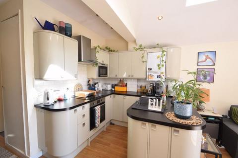 1 bedroom apartment to rent, Queens Road, London SW19