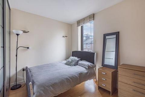 2 bedroom flat to rent, Woolwich Road, London SE10